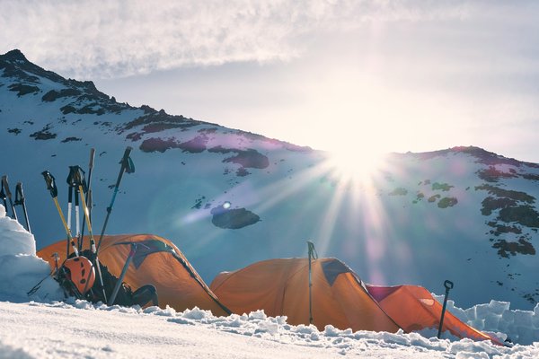 Quels sont les meilleurs conseils pour un camping en région de haute montagne en hiver?
